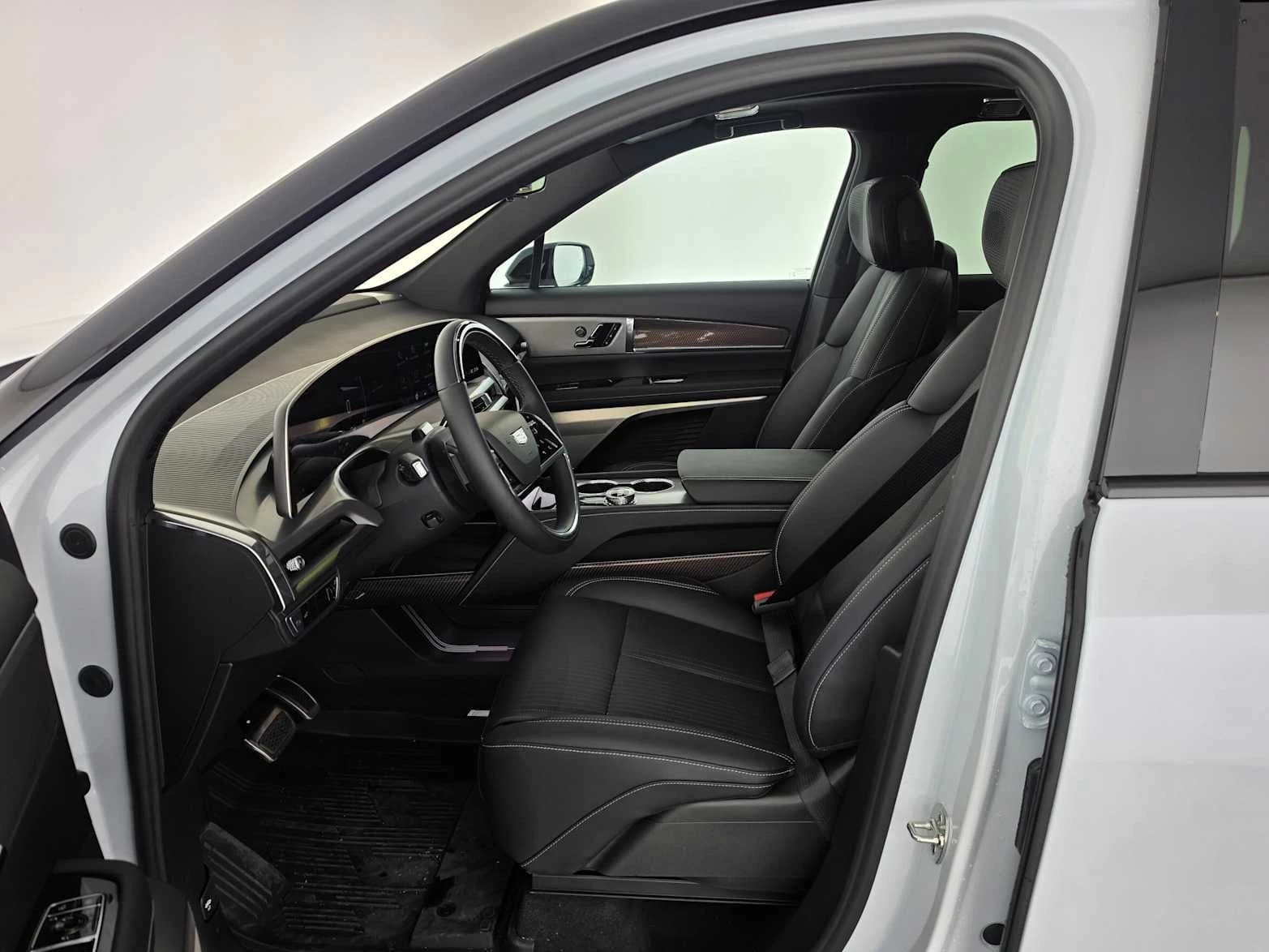 Cadillac VISTIQ Sport AWD 4dr 2027 — side view