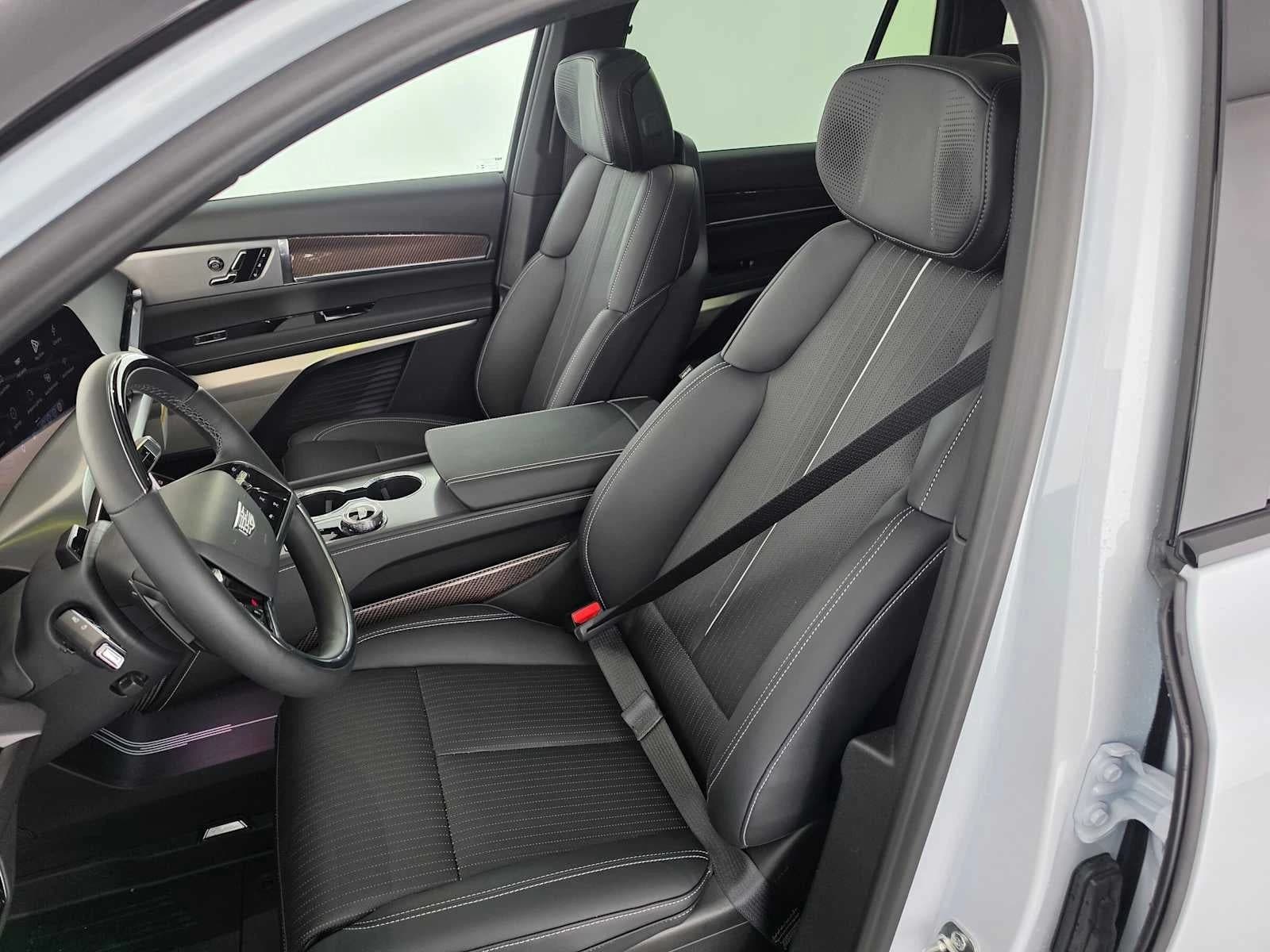 Cadillac VISTIQ Sport AWD 4dr 2027 — side view