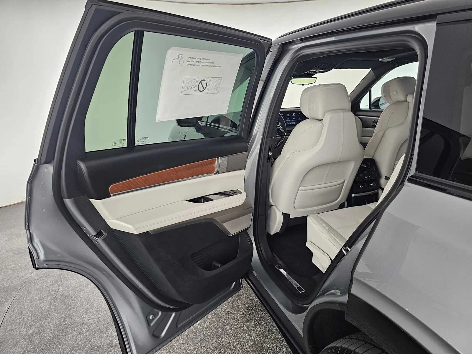 Cadillac VISTIQ Sport AWD 4dr 2027 — side view