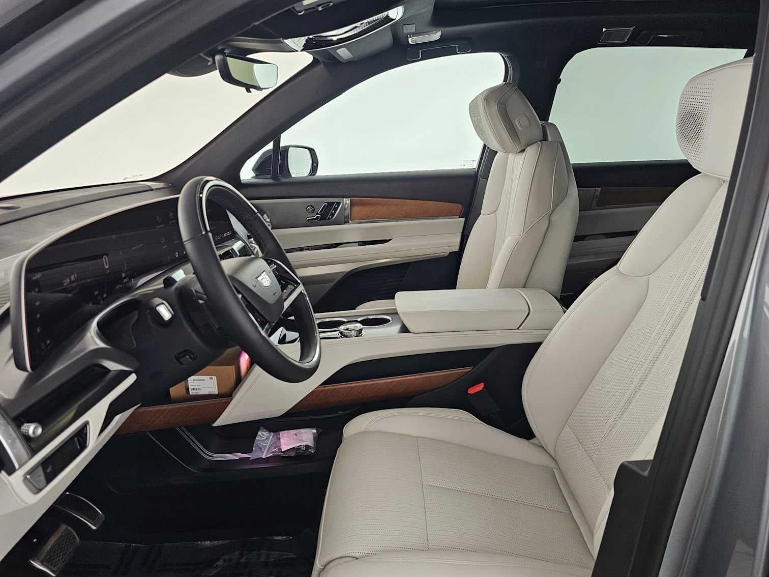 Cadillac VISTIQ Sport AWD 4dr 2027 — side view