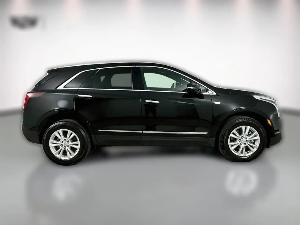 Cadillac XT5 FWD Luxury 4dr 2026 — side view