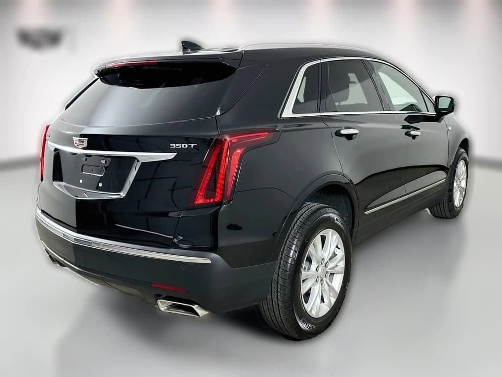 Cadillac XT5 FWD Luxury 4dr 2026 — side view