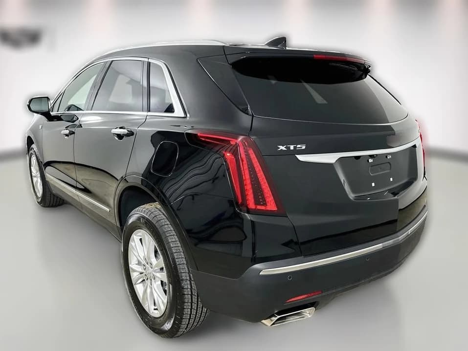 Cadillac XT5 FWD Luxury 4dr 2026 — side view