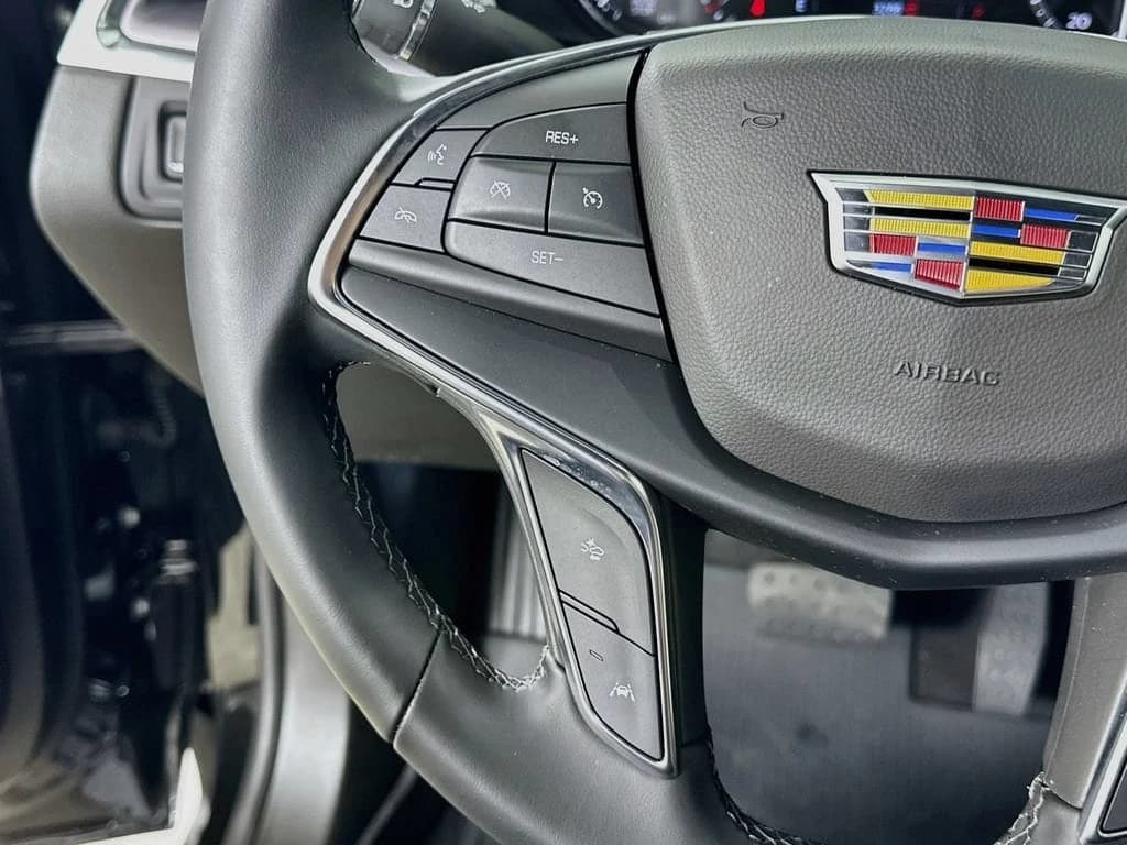 Cadillac XT5 FWD Luxury 4dr 2026 — side view