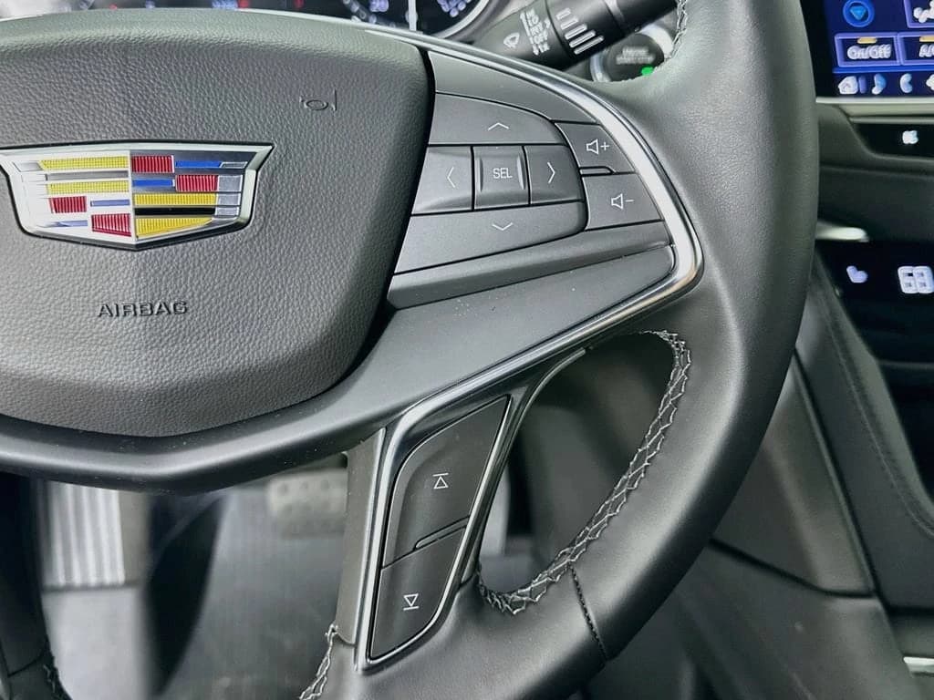 Cadillac XT5 FWD Luxury 4dr 2026 — side view