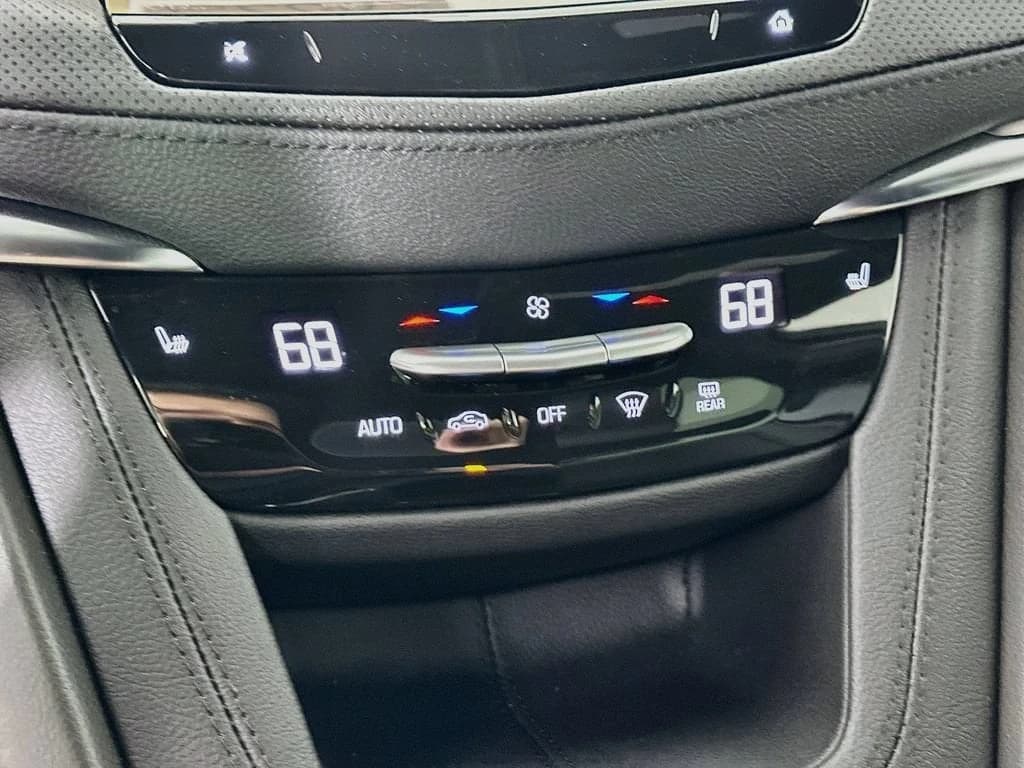 Cadillac XT5 FWD Luxury 4dr 2026 — side view