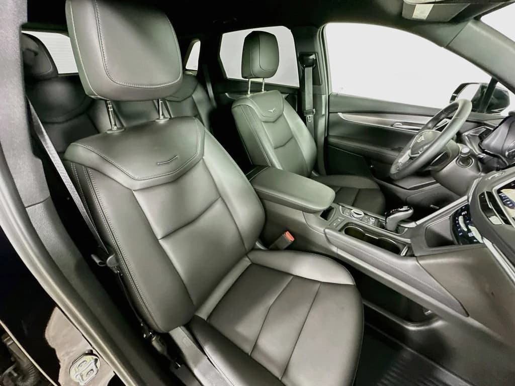 Cadillac XT5 FWD Luxury 4dr 2026 — side view