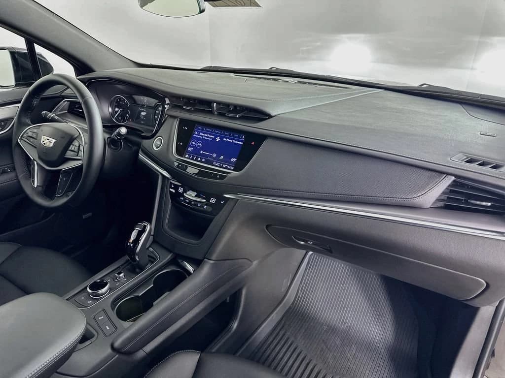 Cadillac XT5 FWD Luxury 4dr 2026 — side view