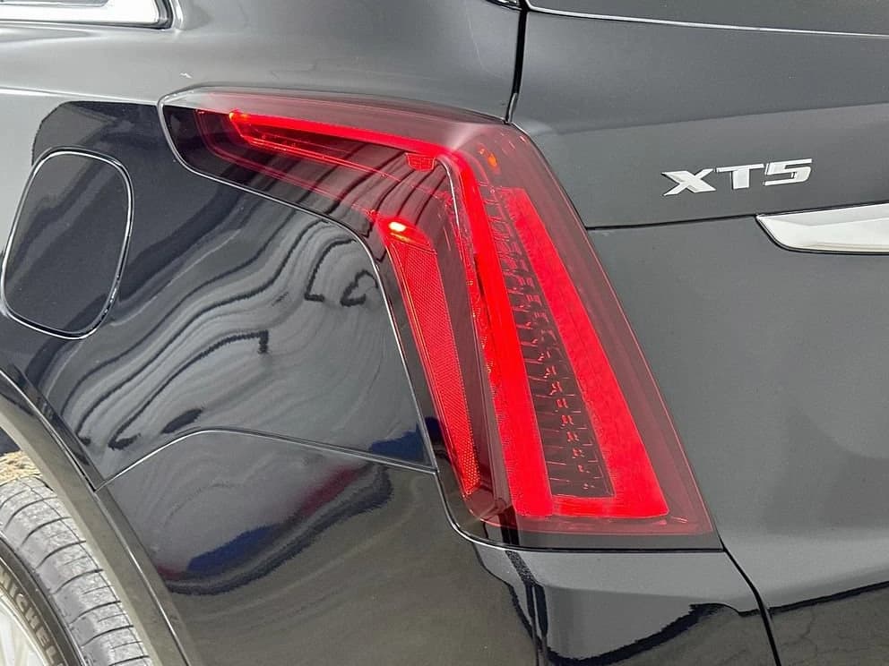 Cadillac XT5 FWD Luxury 4dr 2026 — side view
