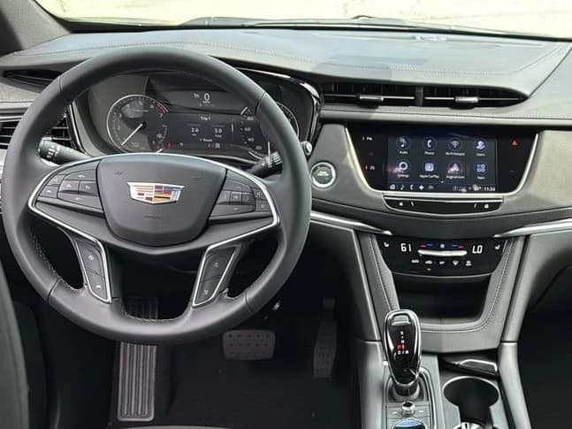 Cadillac XT5 AWD Luxury 4dr 2026 — side view