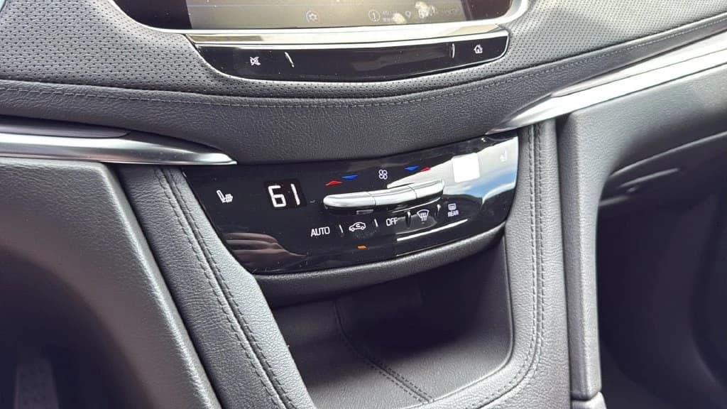 Cadillac XT5 AWD Luxury 4dr 2026 — side view
