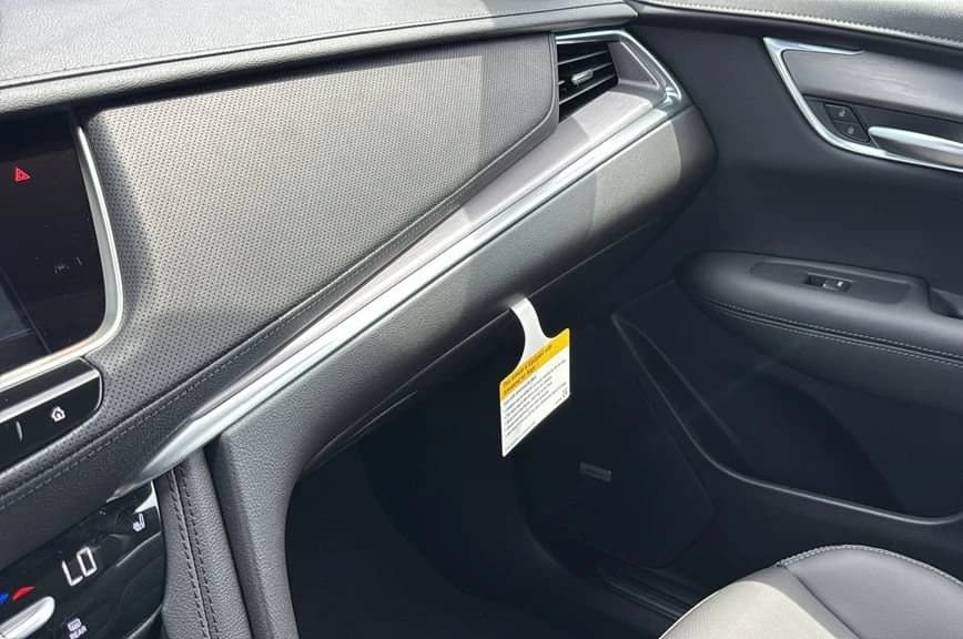Cadillac XT5 AWD Luxury 4dr 2026 — side view