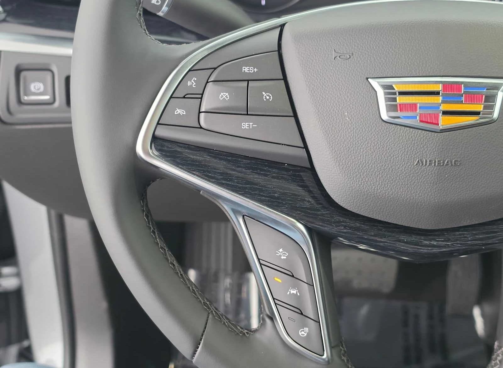 Cadillac XT5 FWD Premium Luxury 4dr 2026 — side view