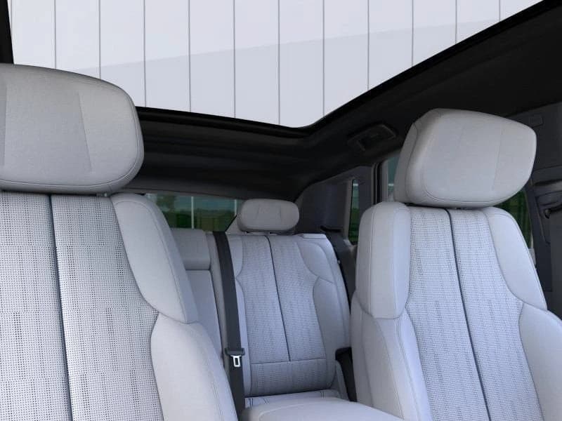 Cadillac LYRIQ Luxury 4dr 2027 — side view
