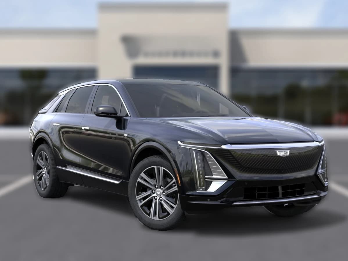Cadillac LYRIQ Luxury 4dr 2026 — side view