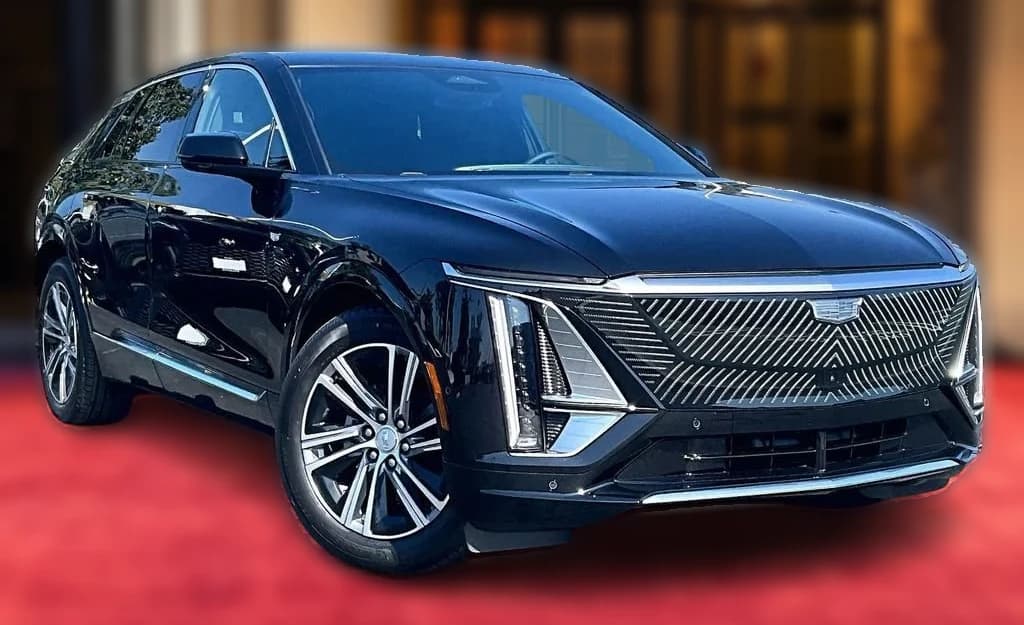 Cadillac LYRIQ Luxury 4dr 2026 — side view