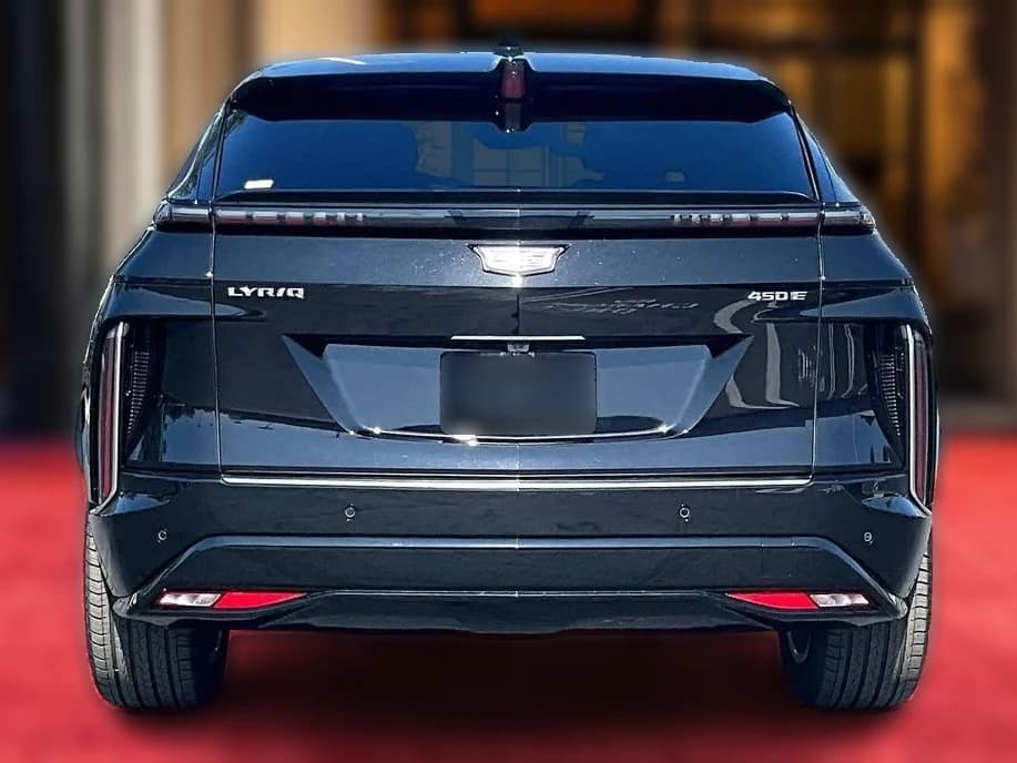 Cadillac LYRIQ Luxury 4dr 2026 — side view