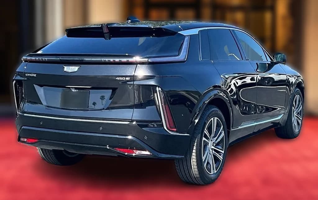 Cadillac LYRIQ Luxury 4dr 2026 — side view
