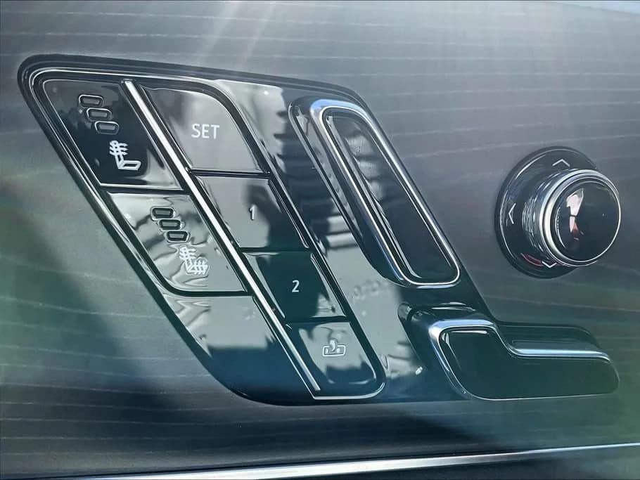 Cadillac LYRIQ Luxury 4dr 2026 — side view