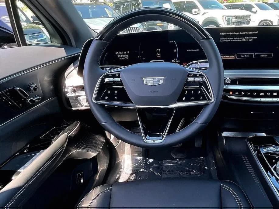 Cadillac LYRIQ Luxury 4dr 2026 — side view