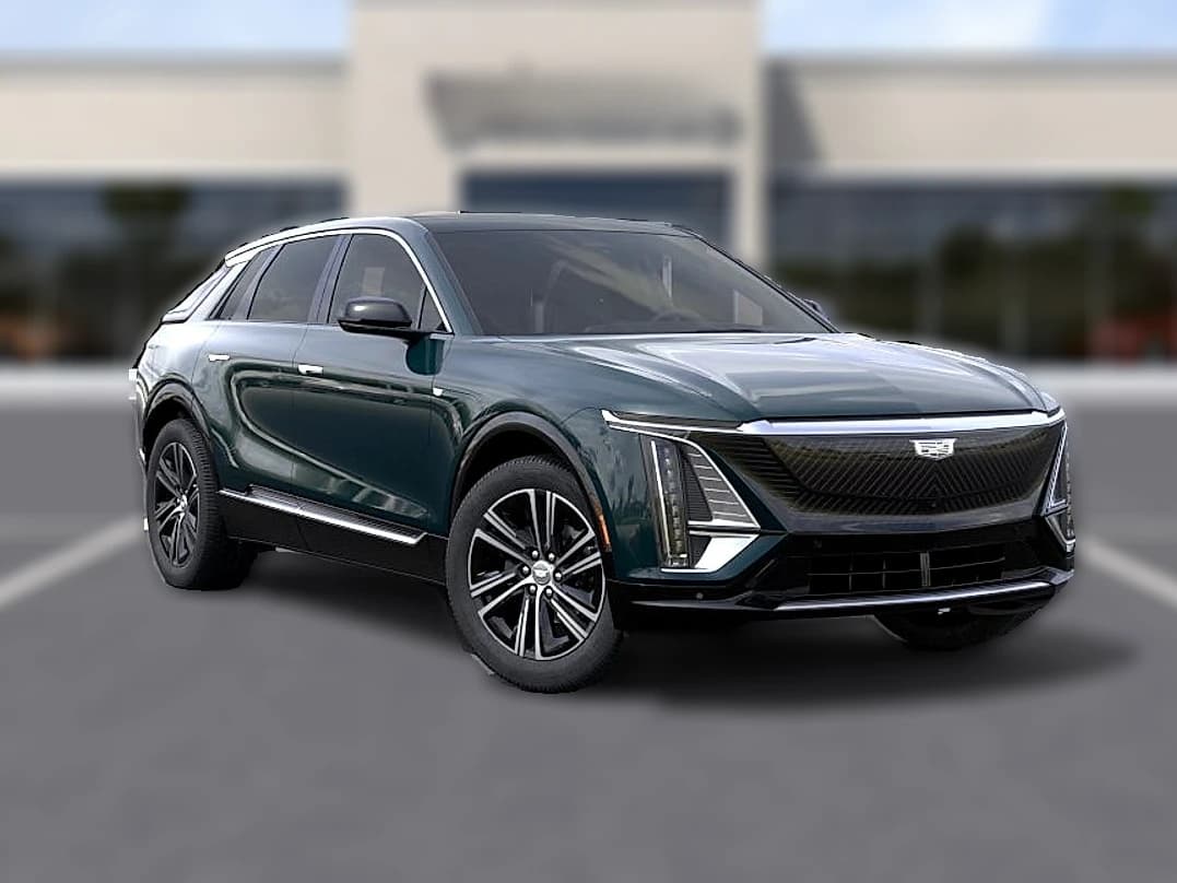 Cadillac LYRIQ Luxury 4dr 2027 — side view