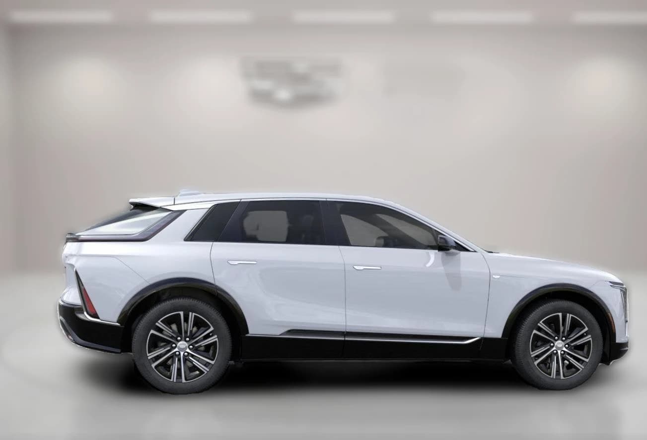Cadillac LYRIQ Luxury 4dr 2027 — side view