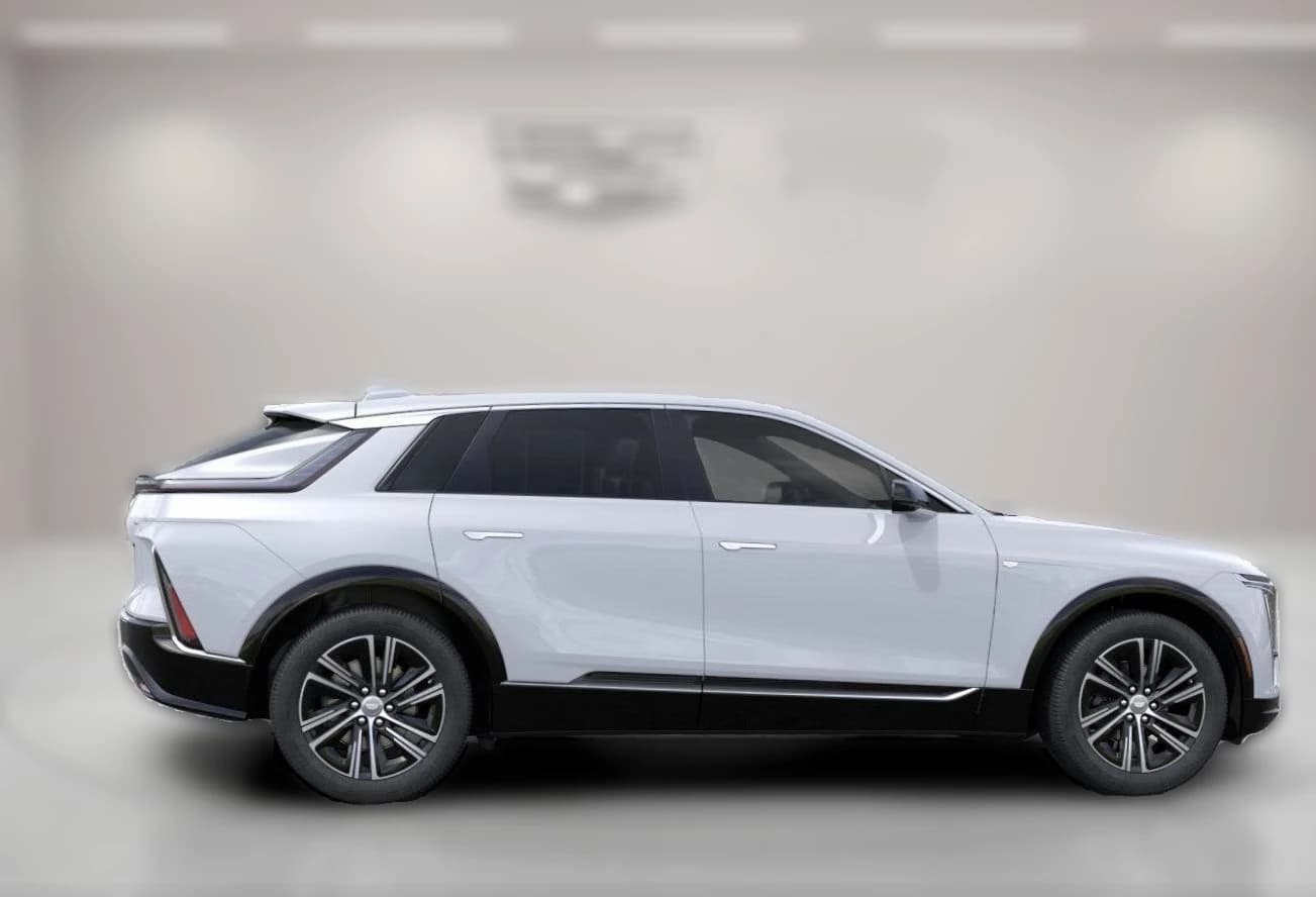 Cadillac LYRIQ Luxury 4dr 2027 — side view
