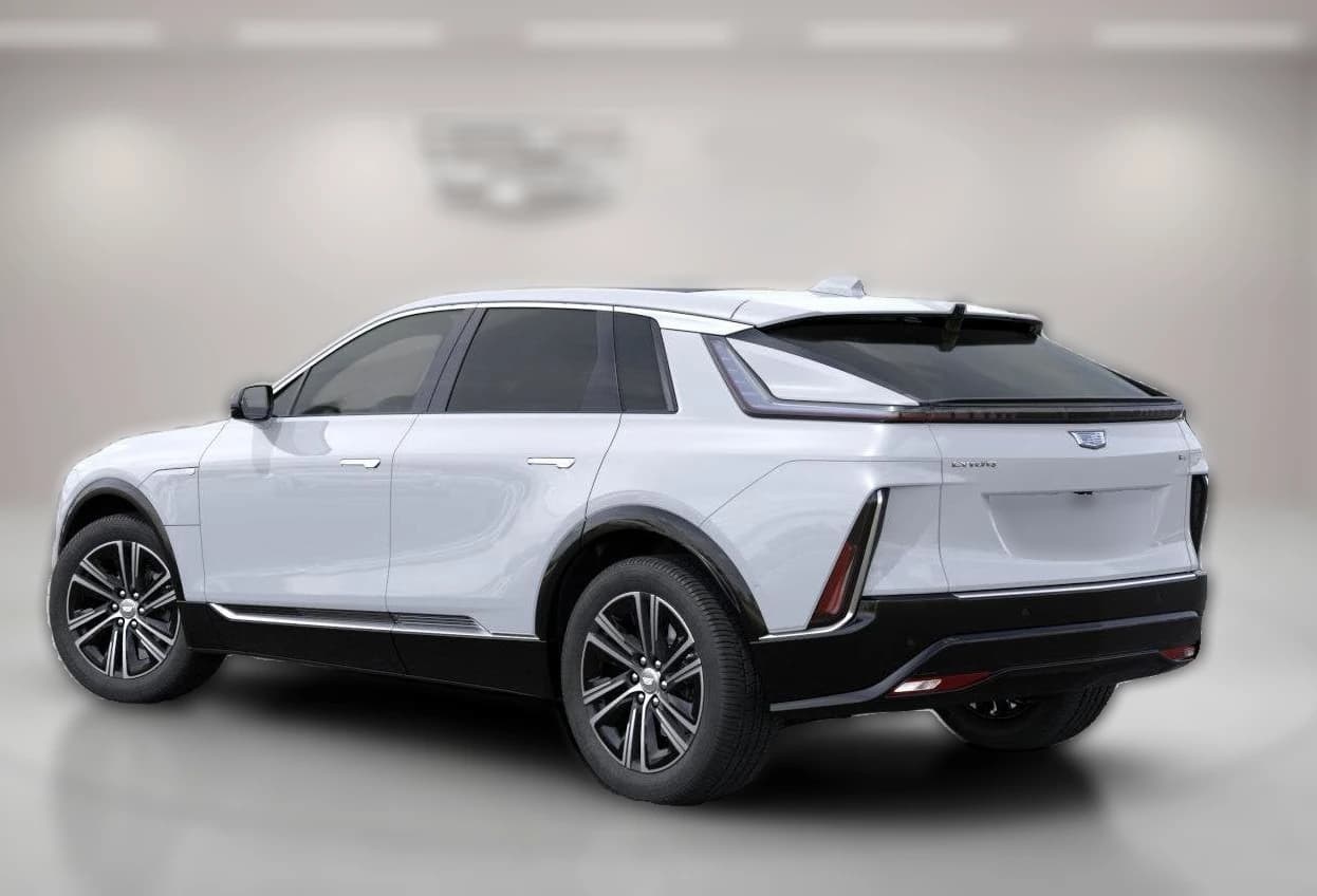 Cadillac LYRIQ Luxury 4dr 2027 — side view