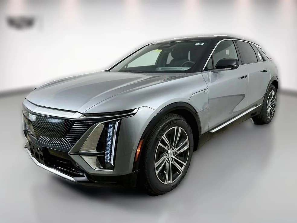 Cadillac LYRIQ Luxury 4dr 2026 — side view