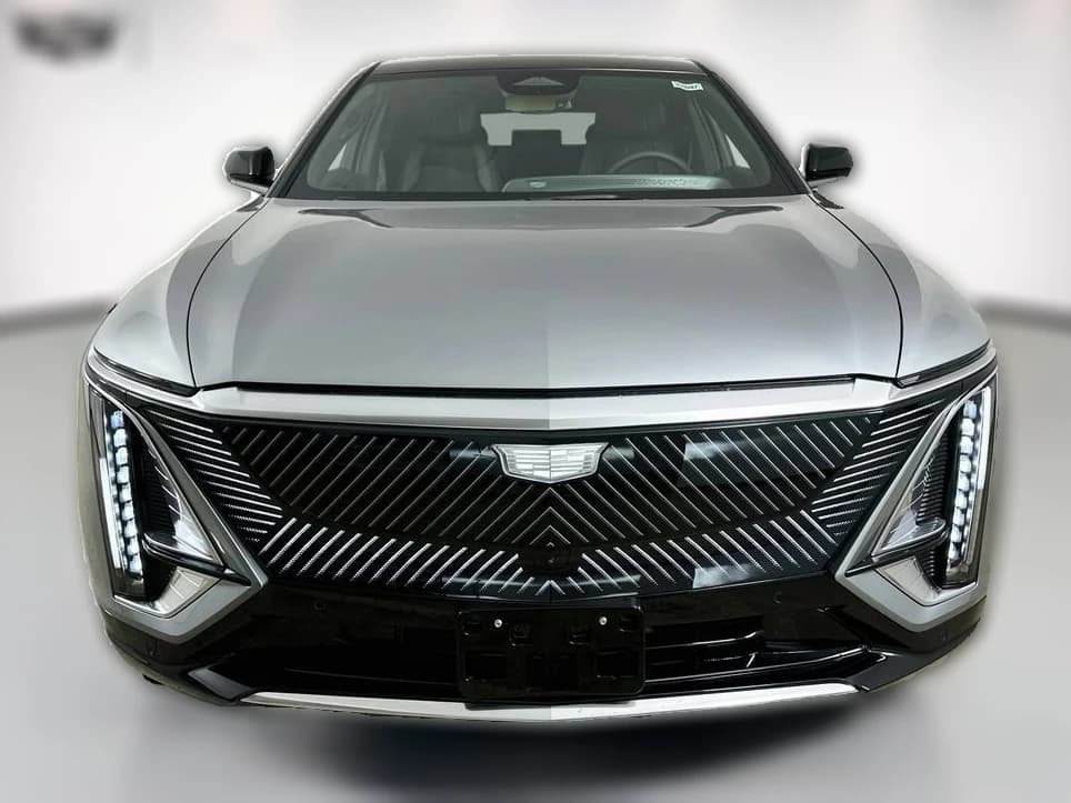 Cadillac LYRIQ Luxury 4dr 2026 — side view