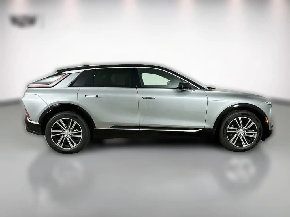 Cadillac LYRIQ Luxury 4dr 2026 — side view