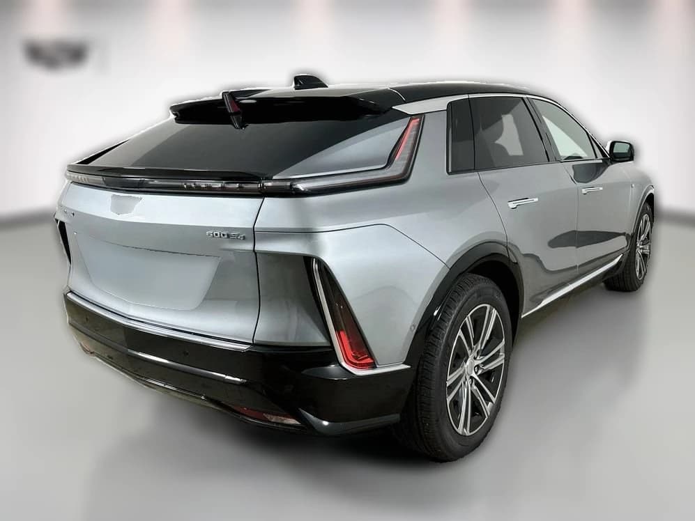 Cadillac LYRIQ Luxury 4dr 2026 — side view