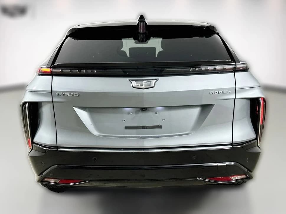 Cadillac LYRIQ Luxury 4dr 2026 — side view
