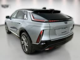 Cadillac LYRIQ Luxury 4dr 2026 — side view