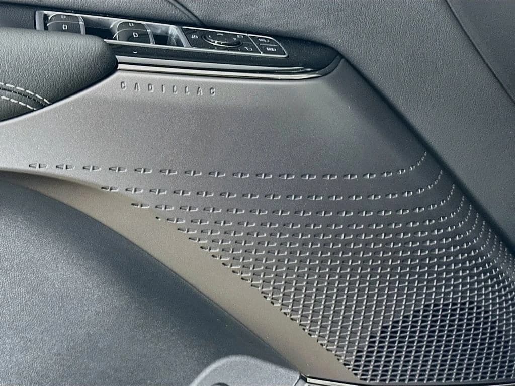 Cadillac LYRIQ Luxury 4dr 2026 — side view
