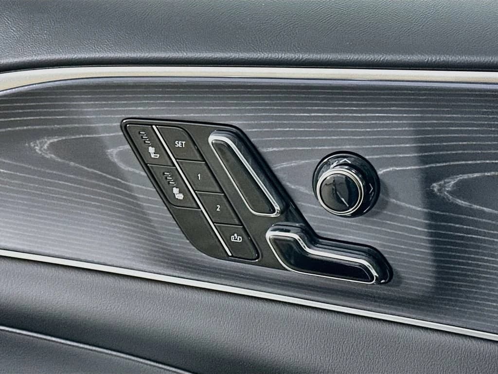 Cadillac LYRIQ Luxury 4dr 2026 — side view