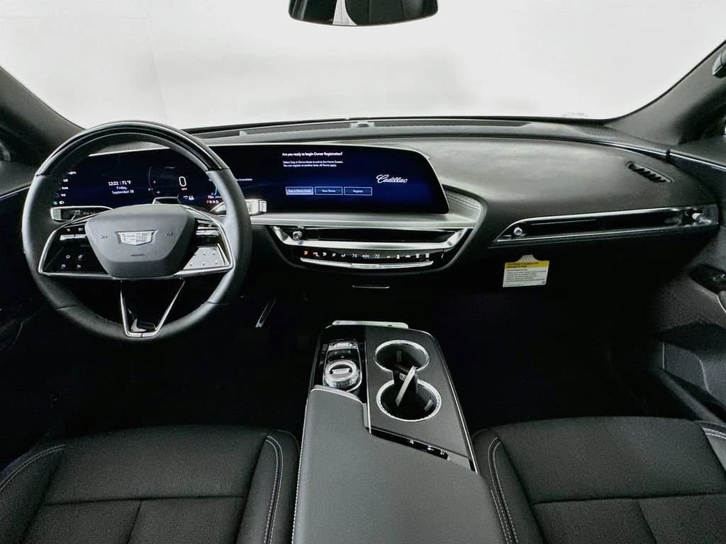 Cadillac LYRIQ Luxury 4dr 2026 — side view