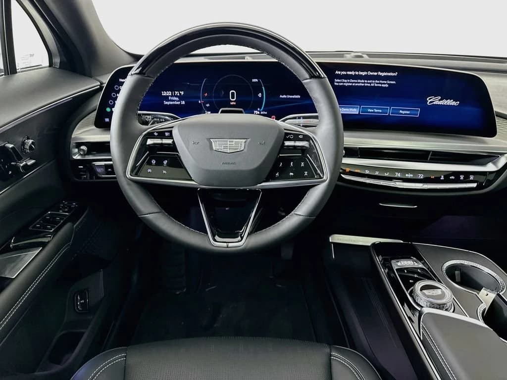 Cadillac LYRIQ Luxury 4dr 2026 — side view