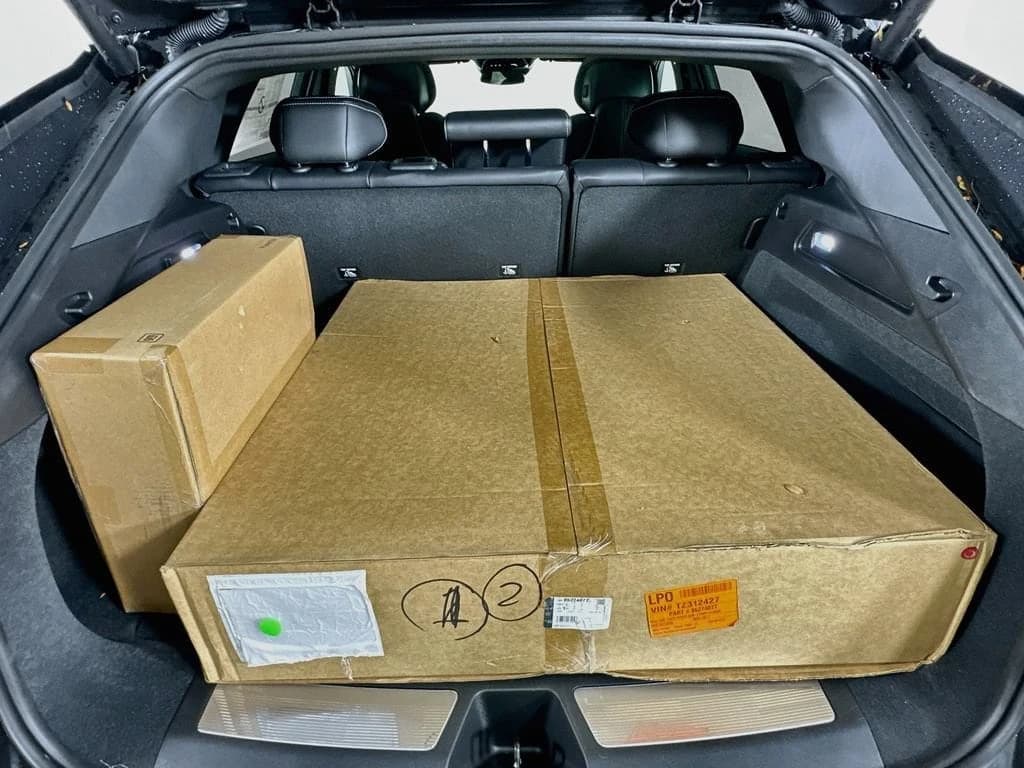 Cadillac LYRIQ Luxury 4dr 2026 — side view