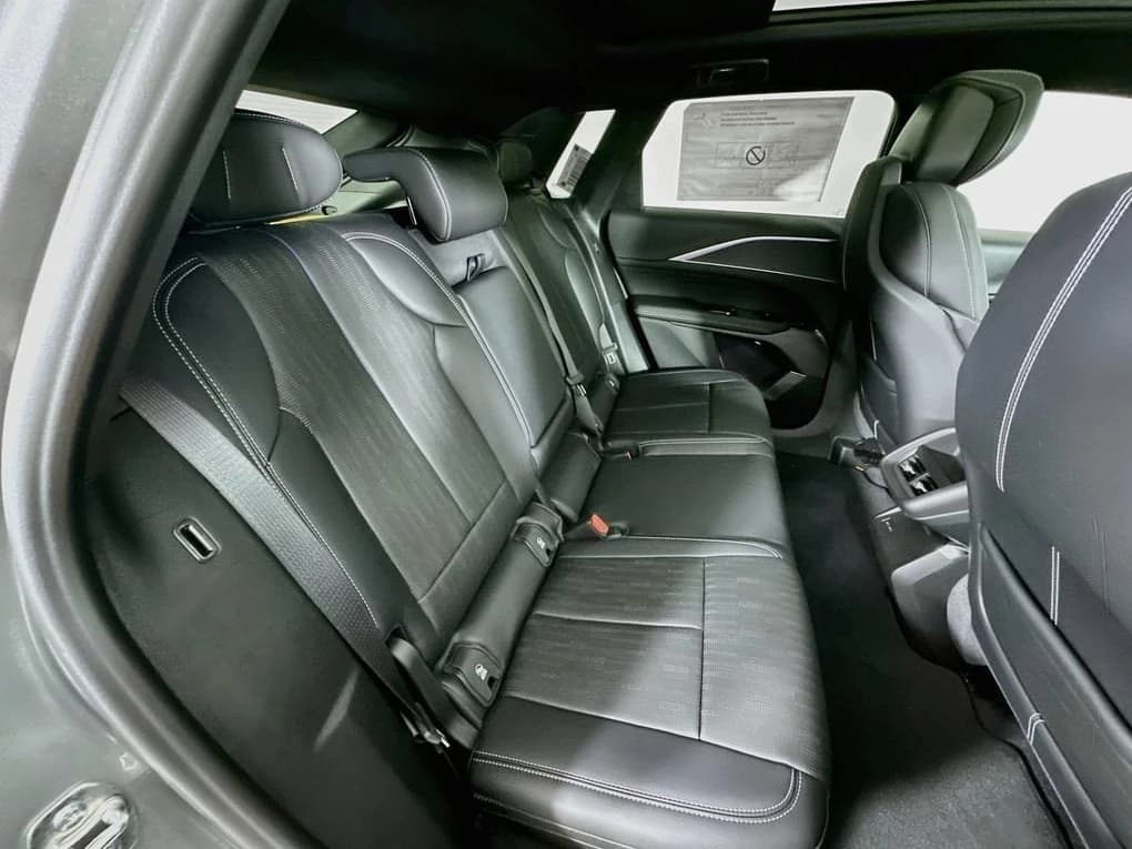 Cadillac LYRIQ Luxury 4dr 2026 — side view