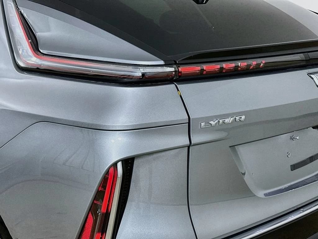 Cadillac LYRIQ Luxury 4dr 2026 — side view