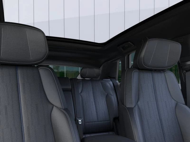 Cadillac LYRIQ Luxury 4dr 2027 — side view