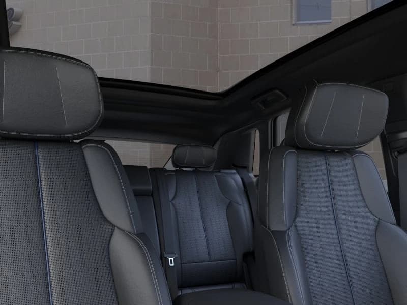 Cadillac LYRIQ Luxury 4dr 2027 — side view