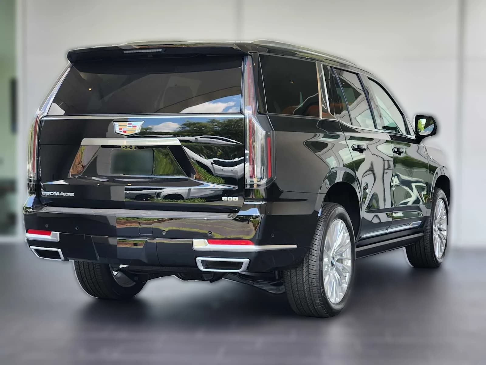 Cadillac Escalade RWD Luxury 4dr 2026 — side view