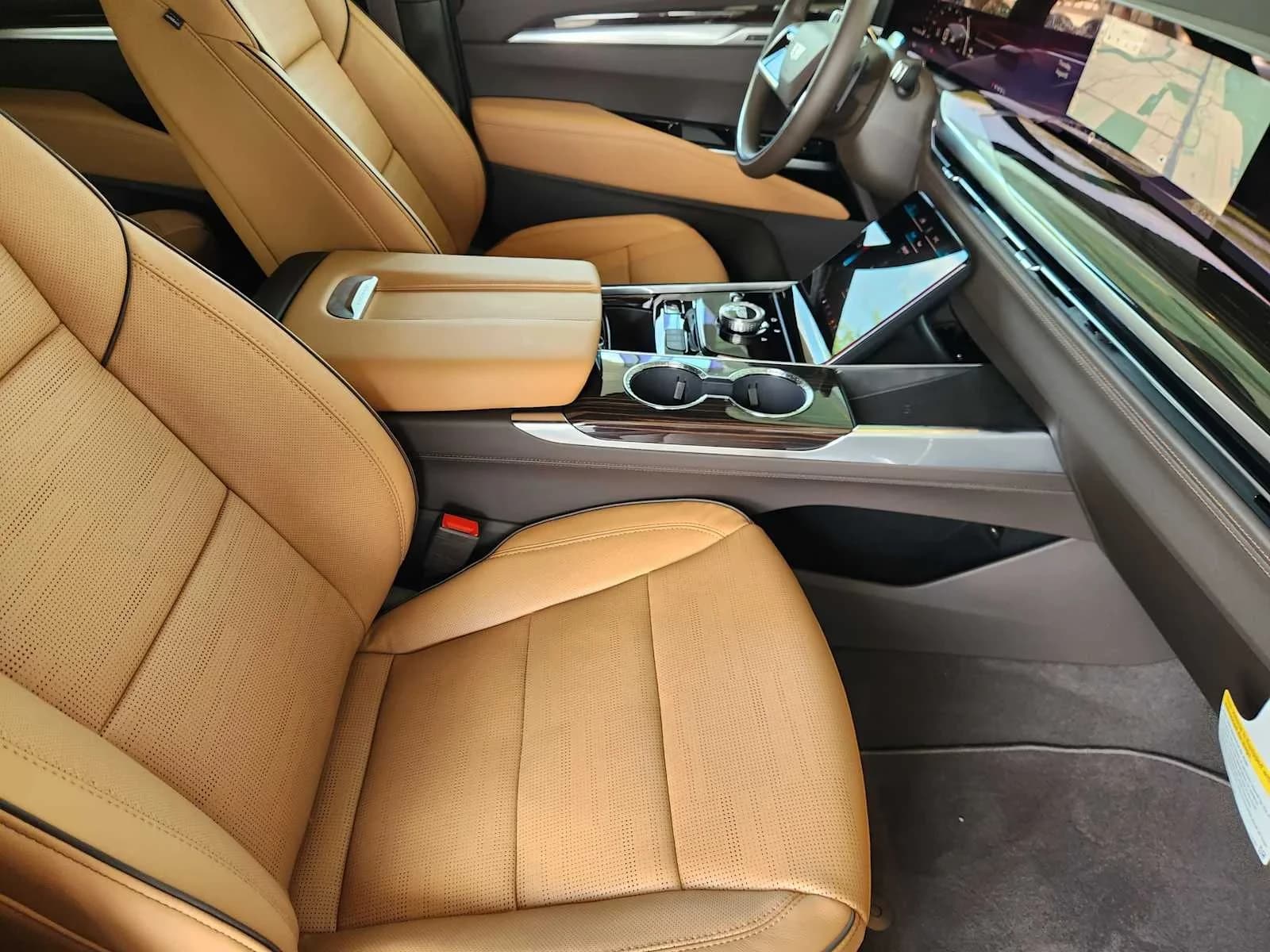 Cadillac Escalade RWD Luxury 4dr 2026 — side view