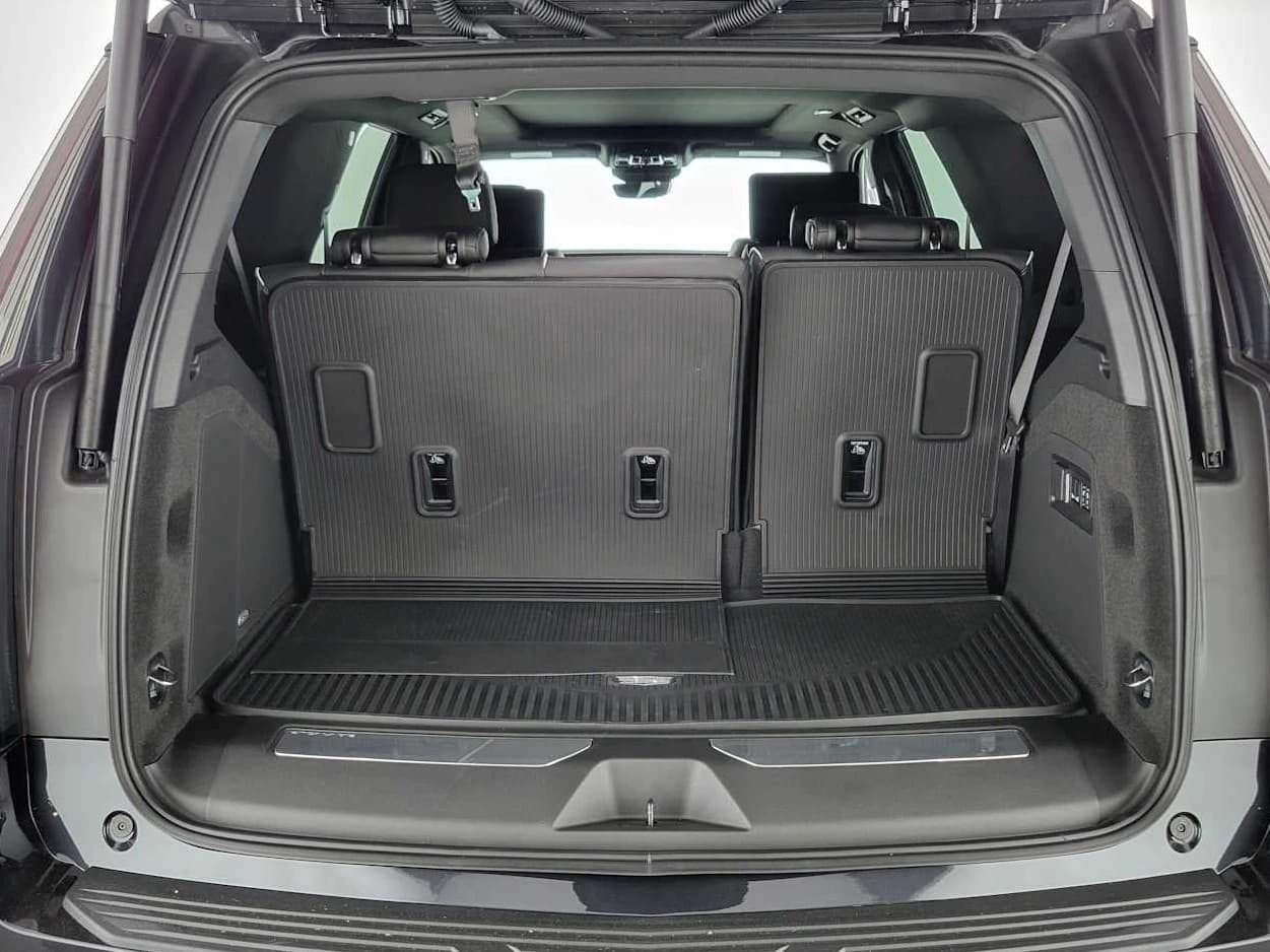 Cadillac Escalade 2WD Luxury 4dr 2027 — side view