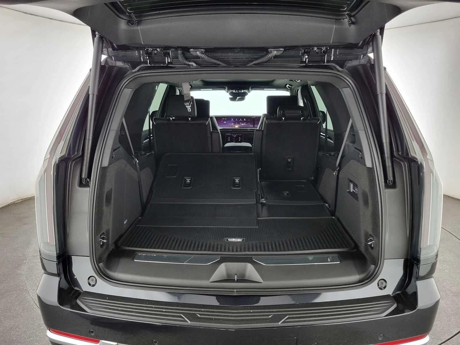 Cadillac Escalade 2WD Luxury 4dr 2027 — side view