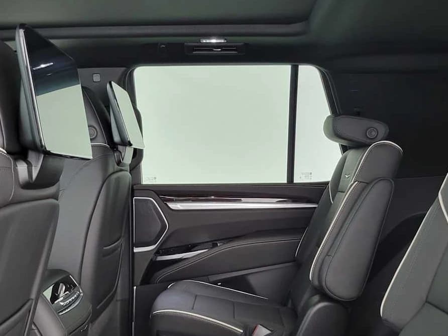 Cadillac Escalade 2WD Luxury 4dr 2027 — side view