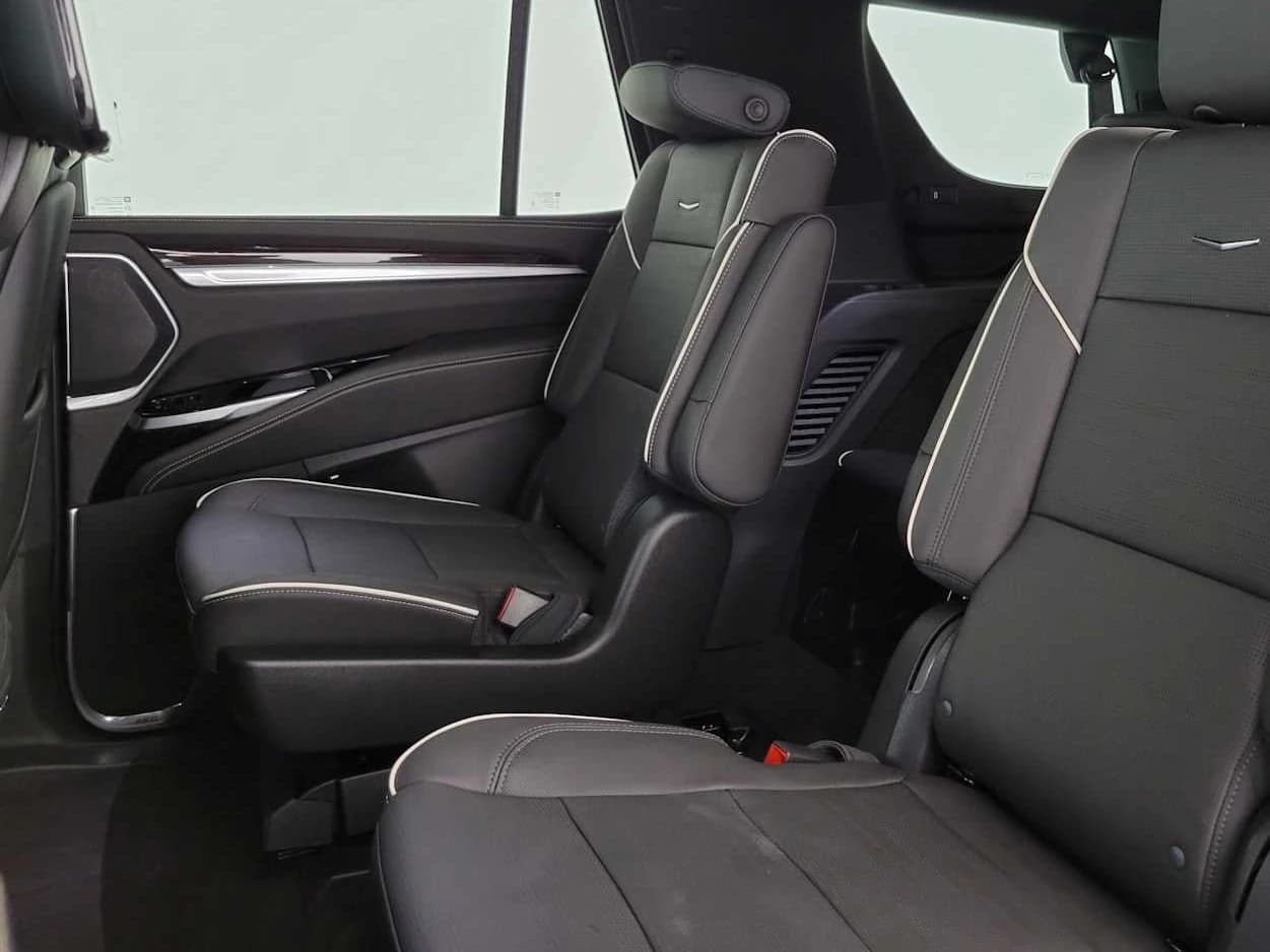 Cadillac Escalade 2WD Luxury 4dr 2027 — side view