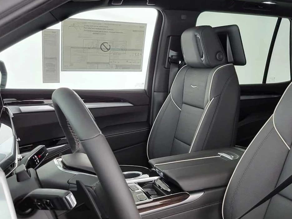 Cadillac Escalade 2WD Luxury 4dr 2027 — side view